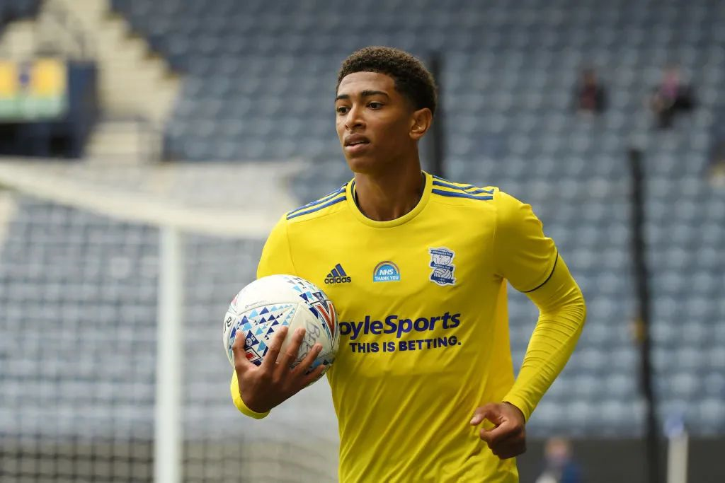 曼联官宣签一门将！阿莫林否认不信任青训，但拒绝保证新帝星能出场