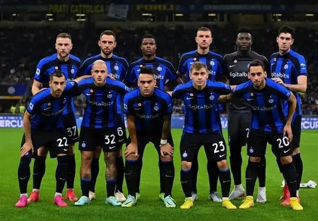 半场：海港0-0柔佛新山，陈威屡献神扑，格劳德尔逃红牌