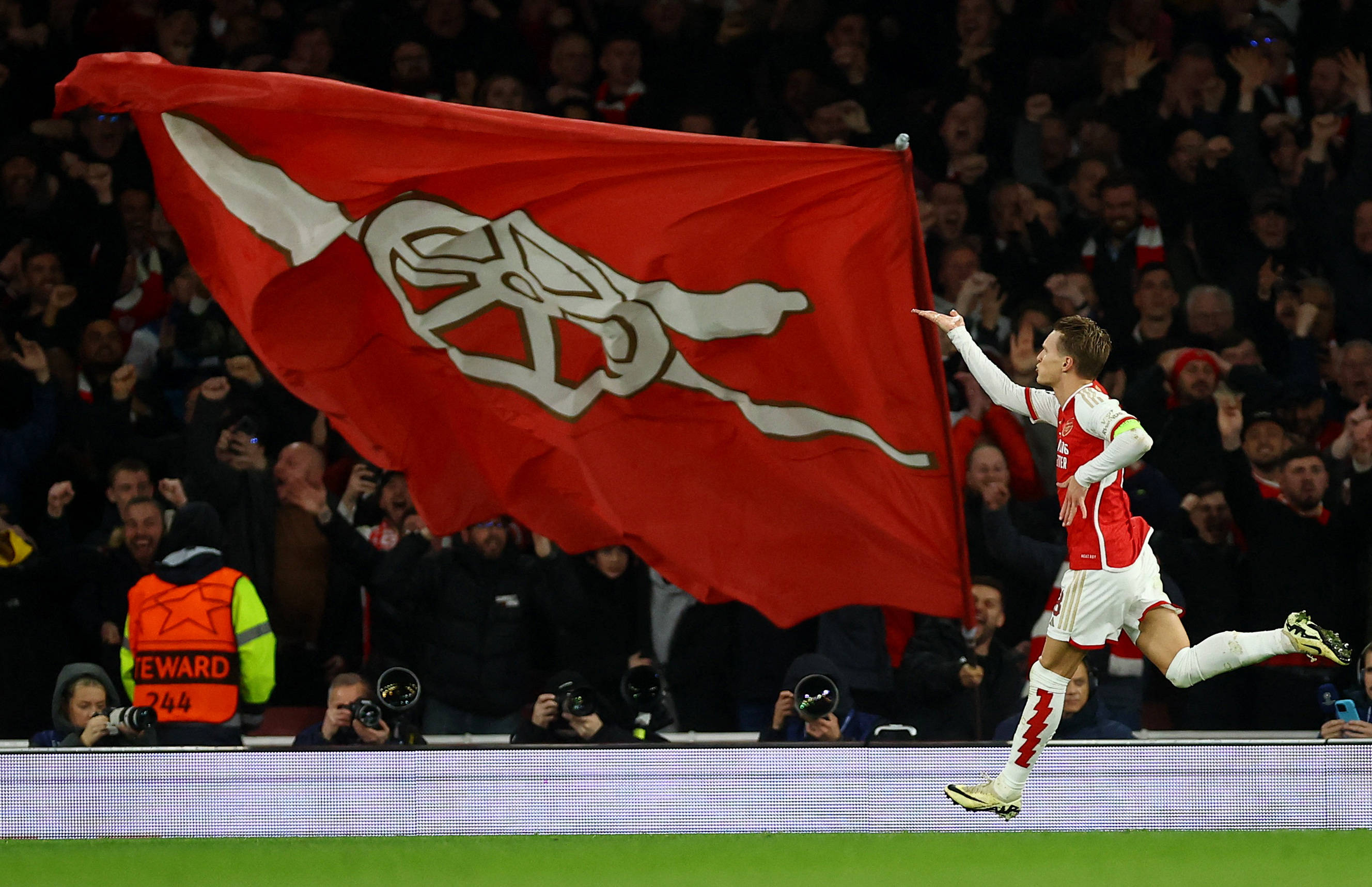 11月22日，在2025华润饮料中超联赛第30轮...