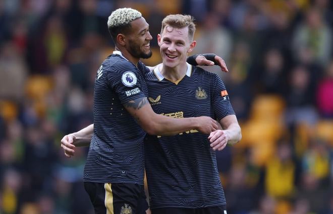 球星突破防线送出制胜球