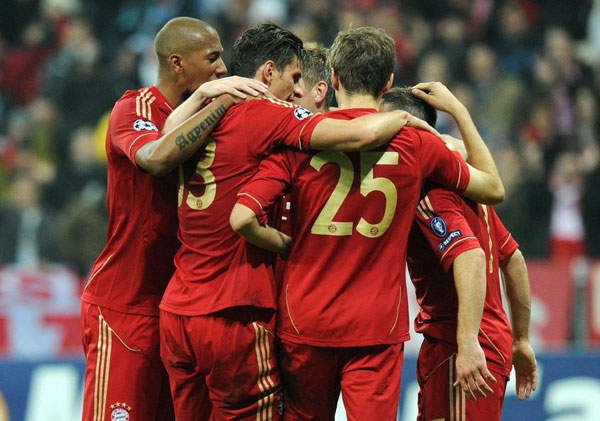 回忆杀！维埃里社媒晒照，大罗、巴乔、狼王等巨星聚餐