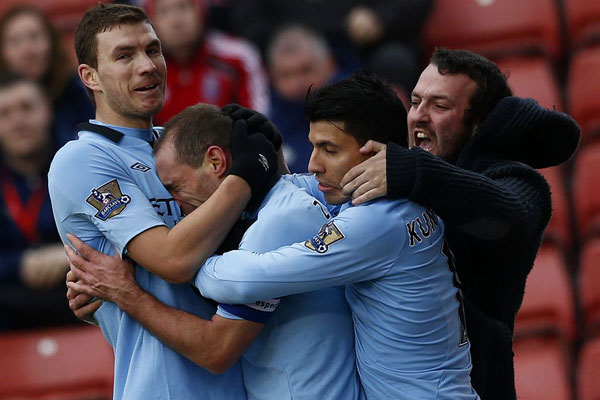 曼城豪取连胜继续领跑