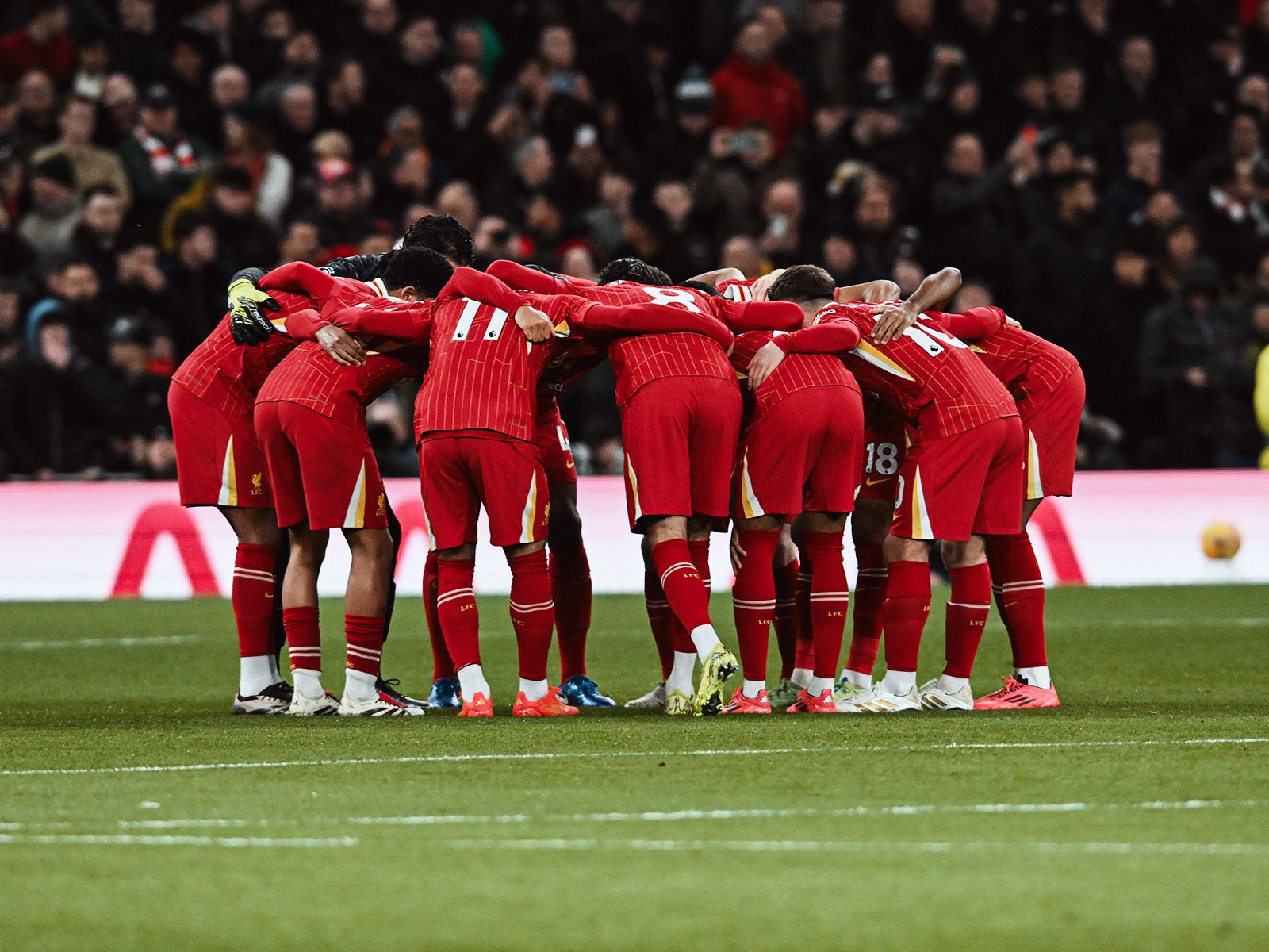 法兰克福官方：巴舒亚伊足部中骨骨折，已顺利接受手术