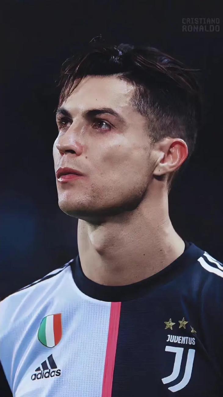 维尼修斯和阿森纳U16球员合影，2米法国门将抢镜