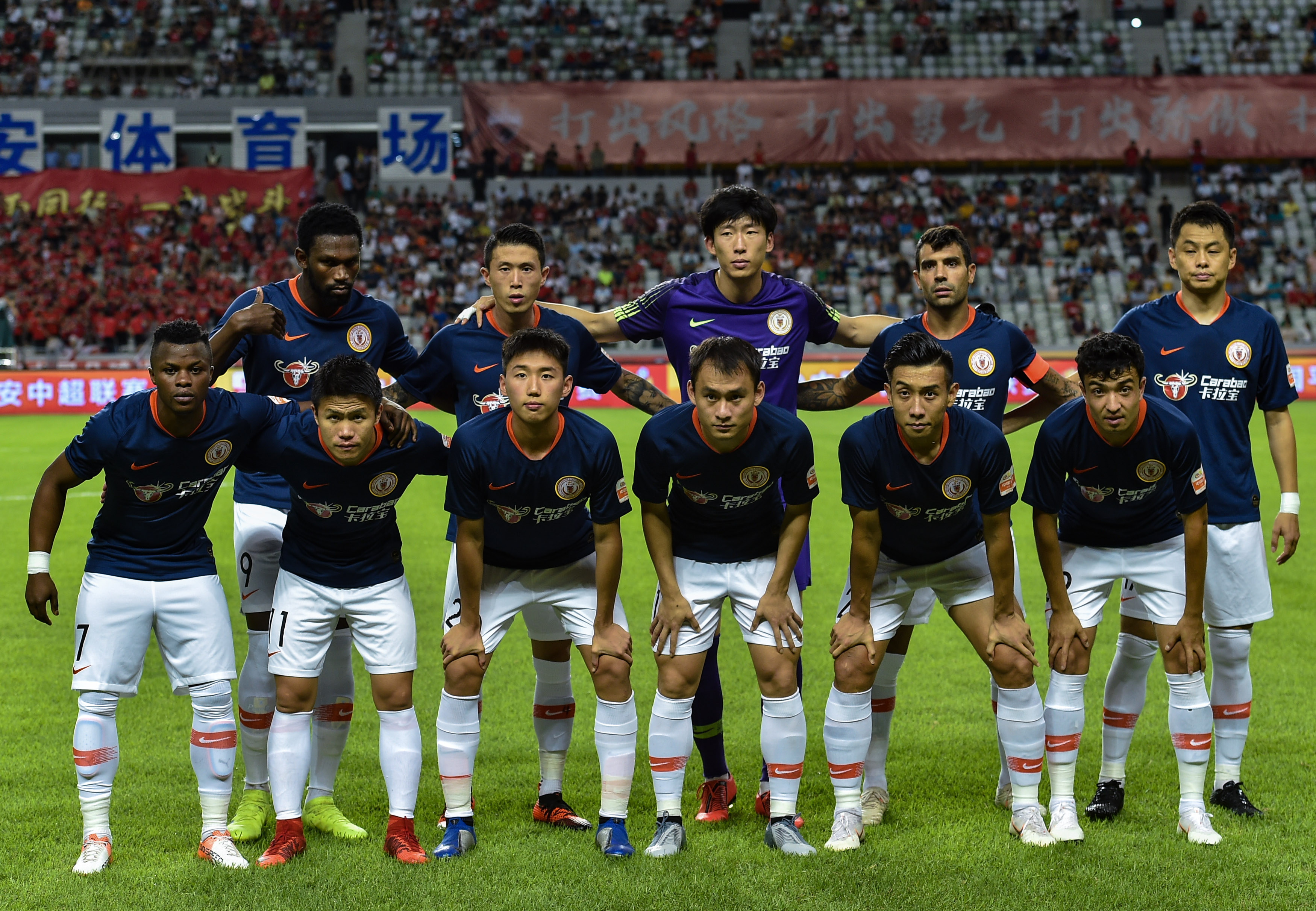 曼联、利物浦近五轮各1胜，英超积分榜曼联积22分，领先利物浦。